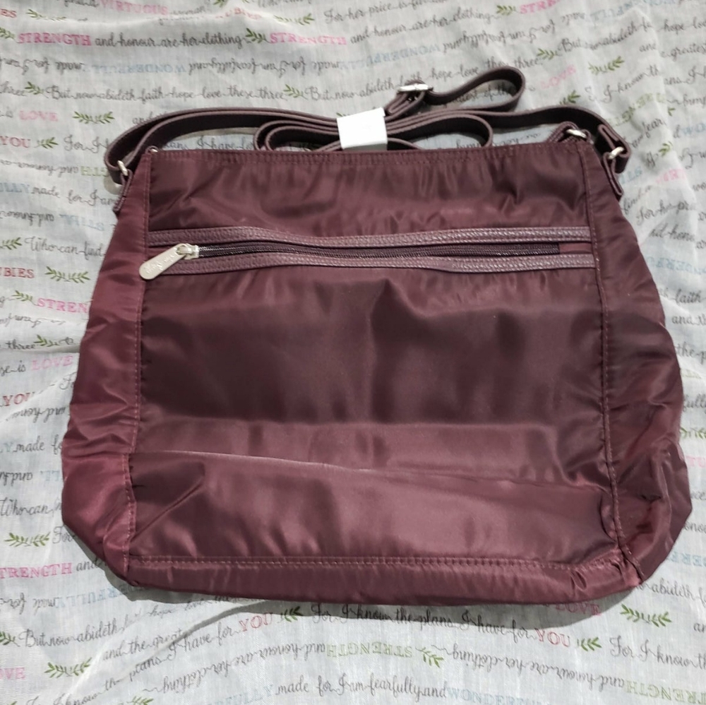 Everything crossbody by Thirty One
